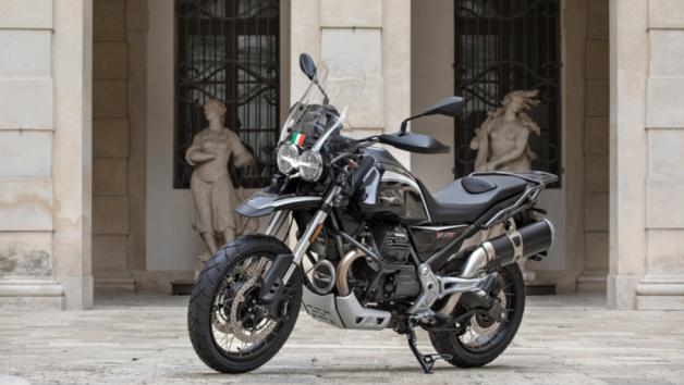 Η Moto Guzzi γιορτάζει τα 75 χρόνια συνεργασίας με την Ιταλική προεδρική φρουρά, δημιουργώντας μια ξεχωριστή έκδοση περιορισμένης παραγωγής.